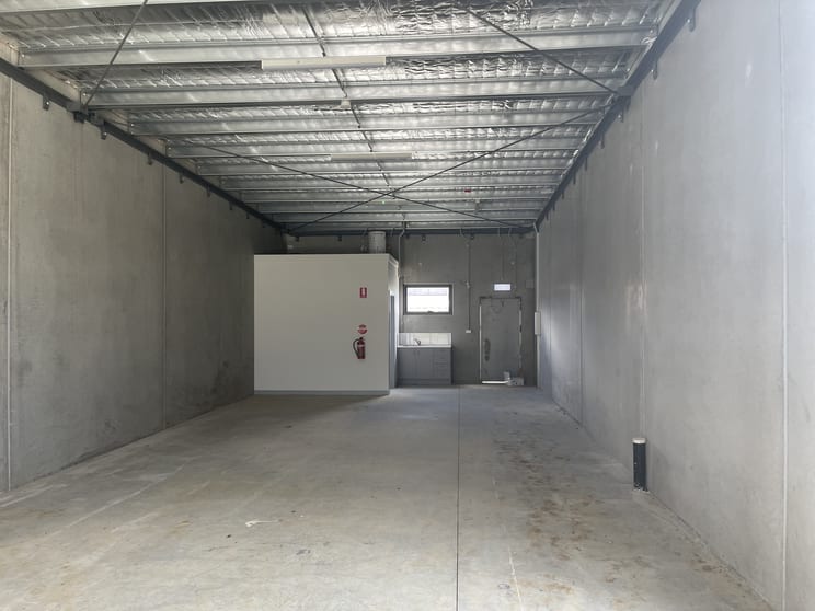 Click to view all images 144 Wheelers Park Drive Cranbourne North VIC 3977 - Image 3
