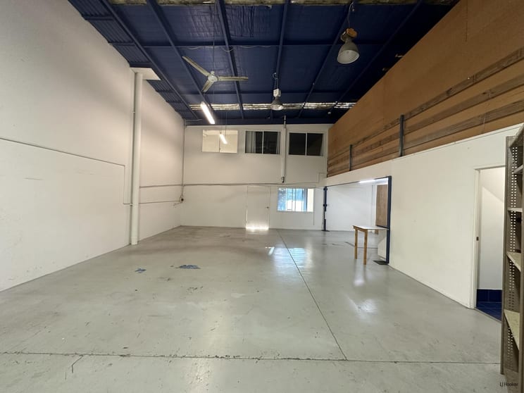 Click to view all images 2/16 Taree Street Burleigh Heads QLD 4220 - Image 3