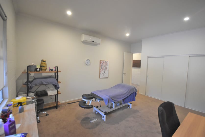 Click to view all images 449a Swift Street Albury NSW 2640 - Image 2