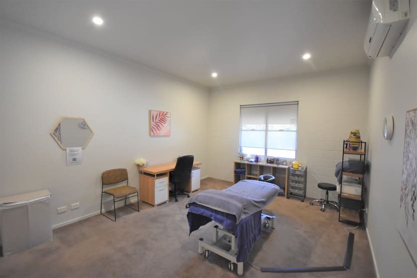Click to view all images 449a Swift Street Albury NSW 2640 - Image 3