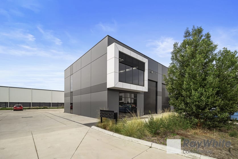 Click to view all images 3/15 Sugar Gum Court Braeside VIC 3195 - Image 3