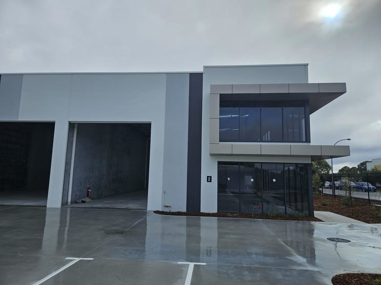 Click to view all images 2/11 Langar Way Landsdale WA 6065 - Image 2