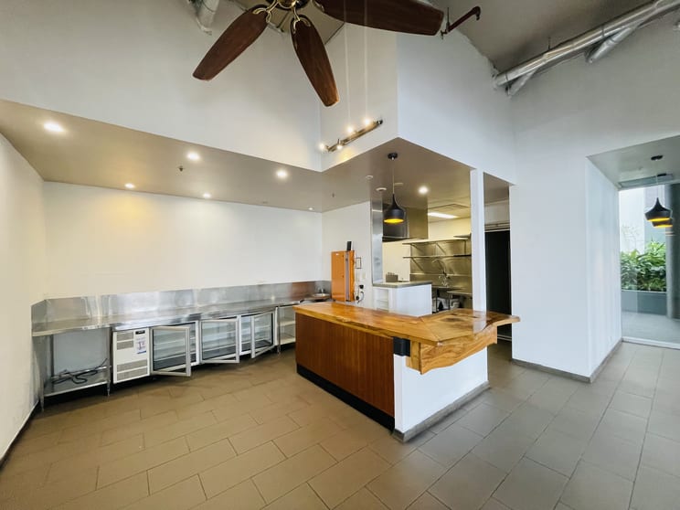 Click to view all images Shop 1C/82-84 Marine Pde Southport QLD 4215 - Image 1