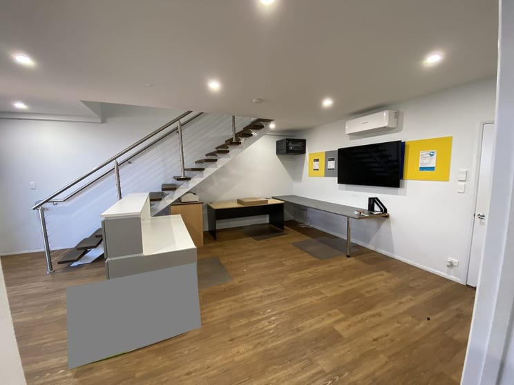 Click to view all images 2/90 Aumuller Street Portsmith QLD 4870 - Image 2