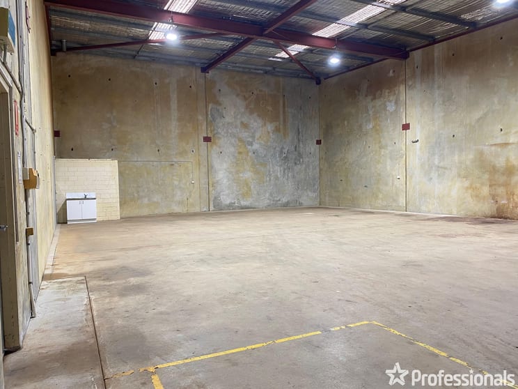 4/11 Denninup Way Malaga WA 6090 - Image 3