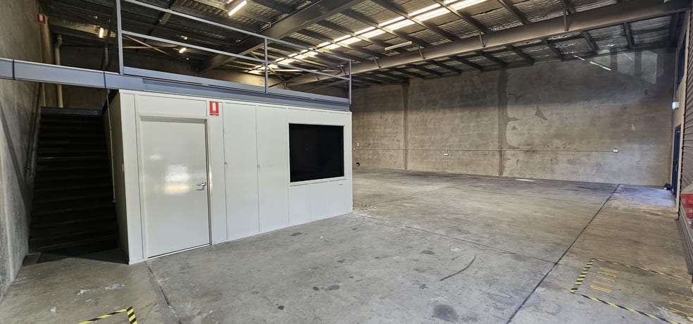Click to view all images 4/25 Transport Avenue Paget QLD 4740 - Image 2