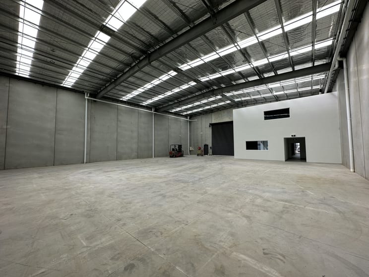 Click to view all images 20 Bass Court Keysborough VIC 3173 - Image 2