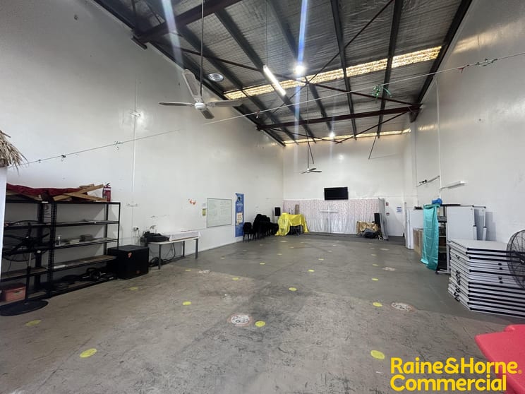 Click to view all images Unit 4/33-35 Stanley Road Ingleburn NSW 2565 - Image 2