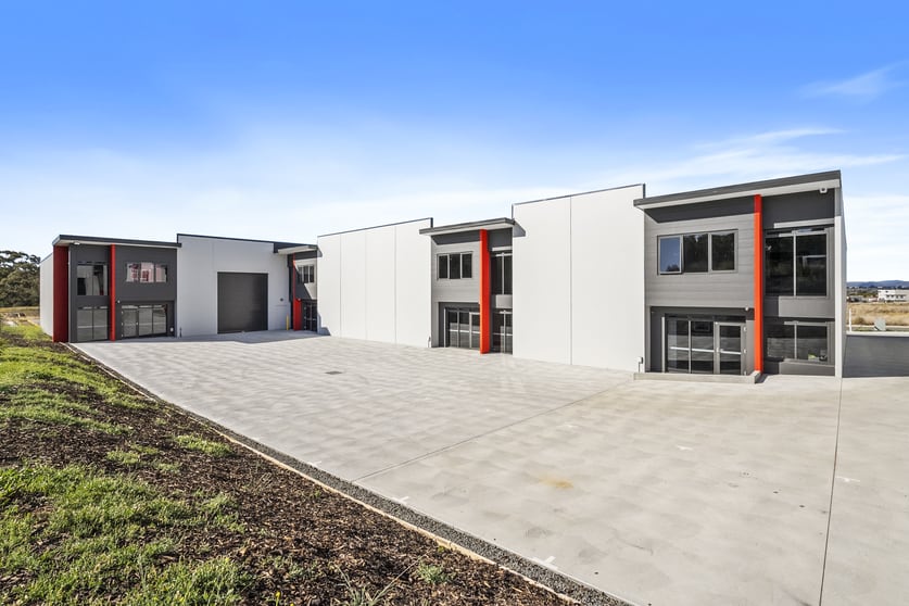 Click to view all images Unit 4/13 - 15 Abernant Way Cambridge TAS 7170 - Image 2