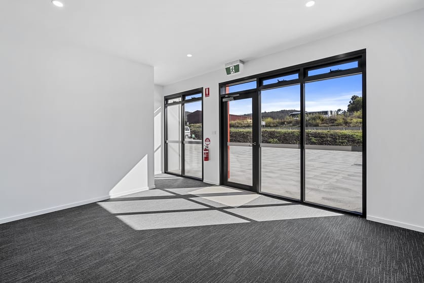 Click to view all images Unit 4/13 - 15 Abernant Way Cambridge TAS 7170 - Image 3