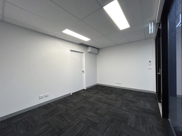 Click to view all images 36 Wally Place Lynbrook VIC 3975 - Image 3
