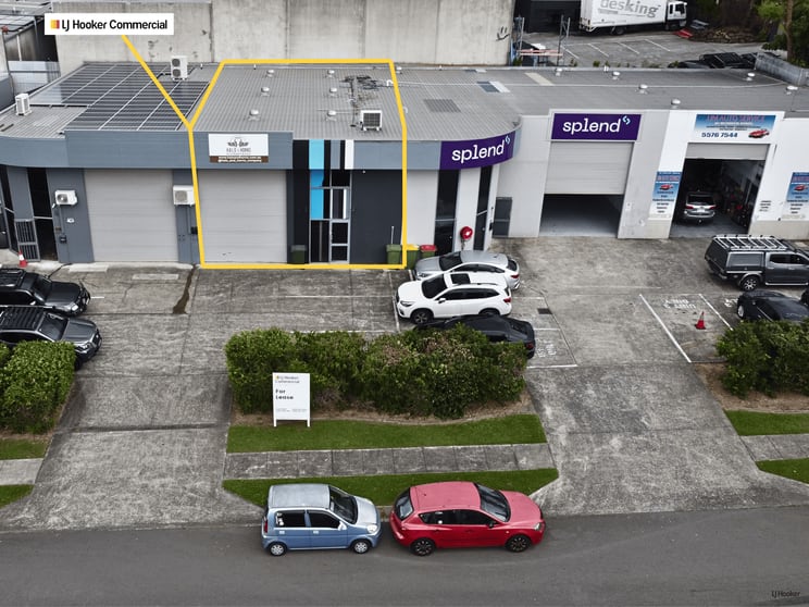 Click to view all images 2/16-18 Dover Drive Burleigh Heads QLD 4220 - Image 2