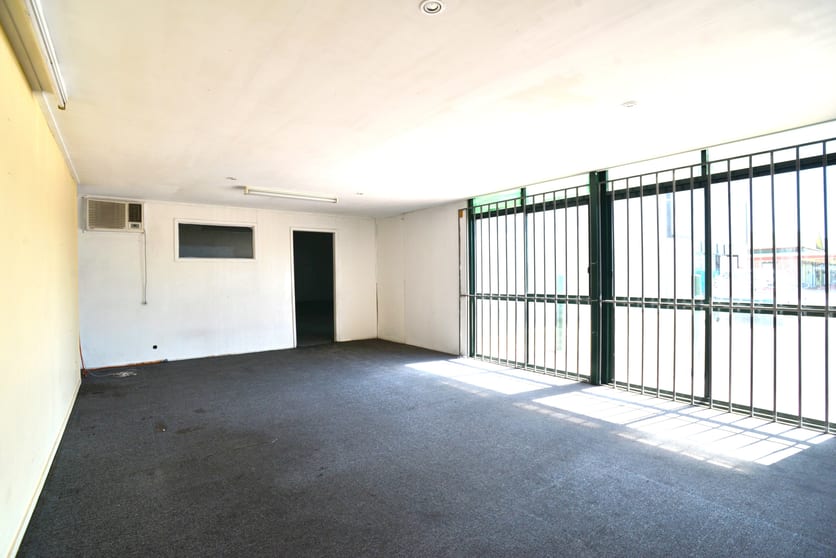 Click to view all images 2/14-16 Loganlea Road Waterford West QLD 4133 - Image 3