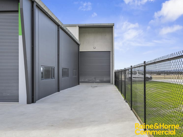 Click to view all images Unit 4/59 Cherokee Drive Cambridge TAS 7170 - Image 3