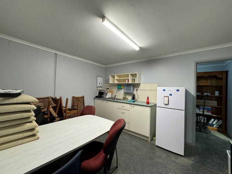 Click to view all images 4/23 Brunsdon Street Bayswater VIC 3153 - Image 3