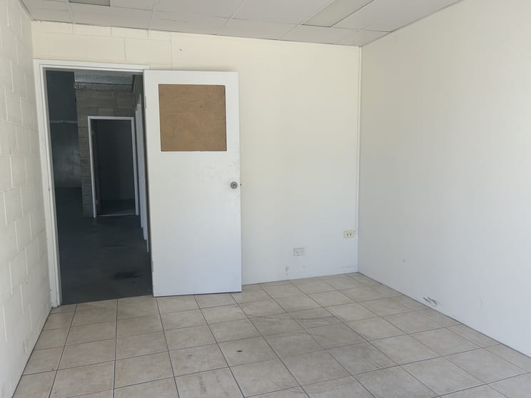 Click to view all images 4/10 Maiella Street Stapylton QLD 4207 - Image 2