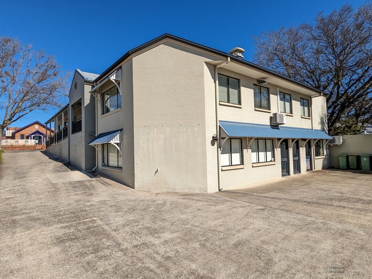 Click to view all images 2/99 Herries Street East Toowoomba QLD 4350 - Image 2