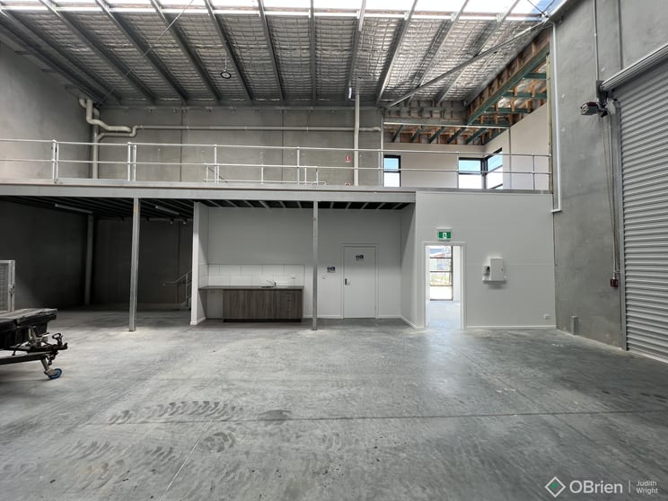 Click to view all images 2/7-9 Shorland Way Cowes VIC 3922 - Image 2