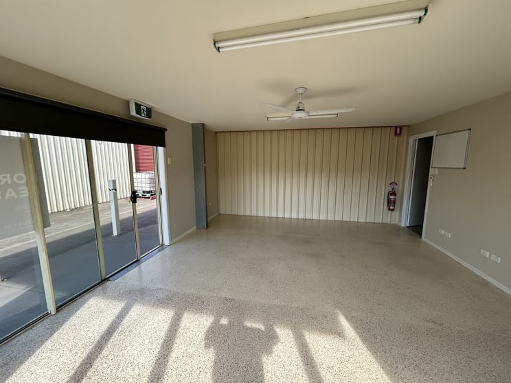 Click to view all images 2/75 Islander Road Pialba QLD 4655 - Image 3