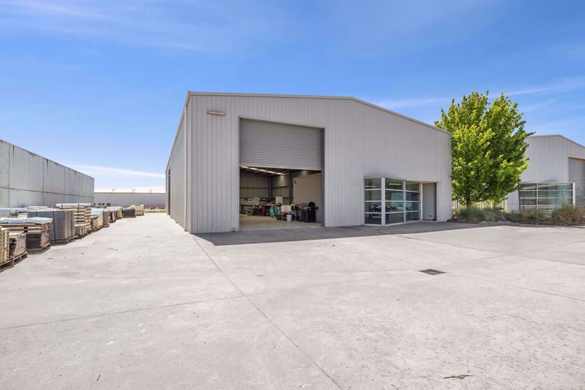 Click to view all images 12 Paddys Drive Delacombe VIC 3356 - Image 2