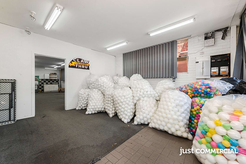 Click to view all images 12 Ardena Court Bentleigh East VIC 3165 - Image 3