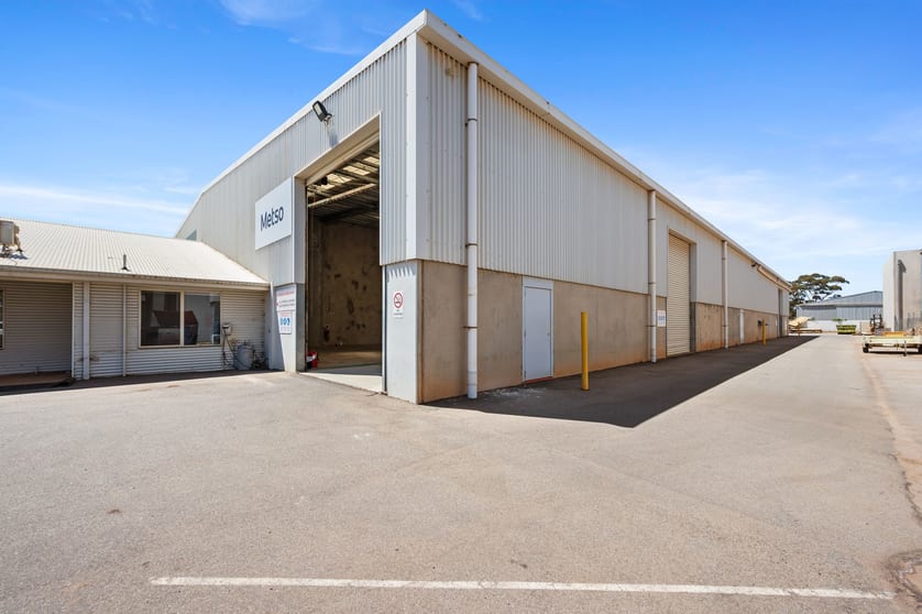 Click to view all images 2/25 Kakarra Road West Kalgoorlie WA 6430 - Image 3