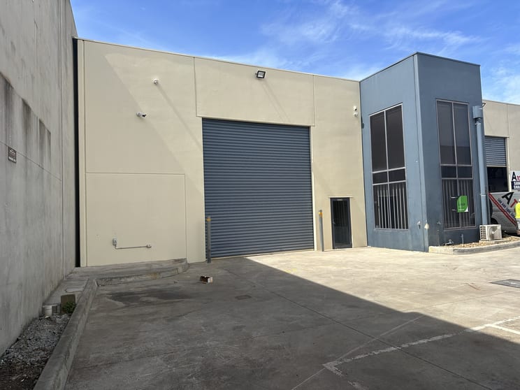 Click to view all images 5/18-20 Westwood Drive Ravenhall VIC 3023 - Image 2