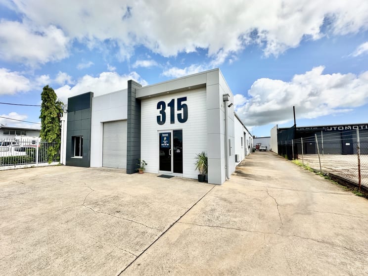 Click to view all images Unit 1/315 Bayswater Road Garbutt QLD 4814 - Image 2