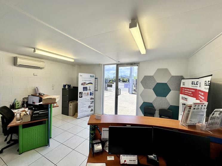 Click to view all images Unit 1/315 Bayswater Road Garbutt QLD 4814 - Image 3