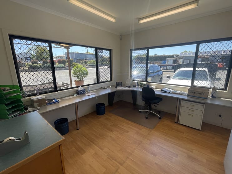 Click to view all images 29-33 Cambooya Street Drayton QLD 4350 - Image 3