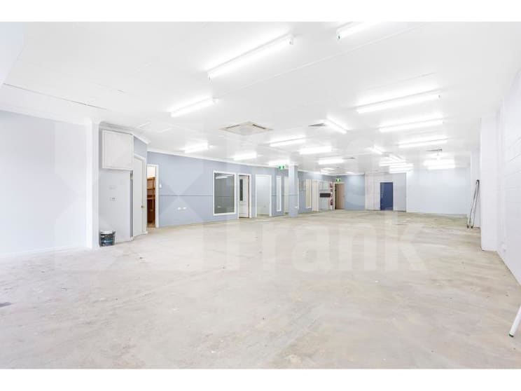 Click to view all images Whole of the property/186 Musgrave St Berserker QLD 4701 - Image 3