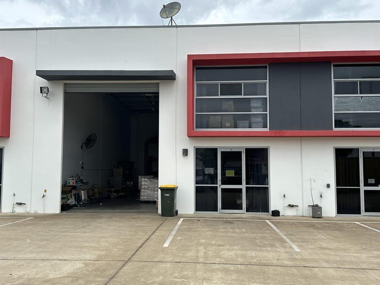Click to view all images 3/6 Victory East Street Urangan QLD 4655 - Image 1