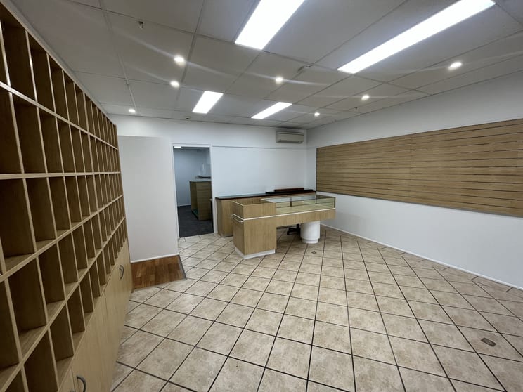 Click to view all images 108A Bay Terrace Wynnum QLD 4178 - Image 2