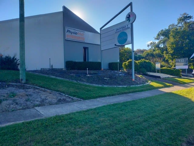 2 and 3/122 Olsen Ave Arundel QLD 4214 - Image 2