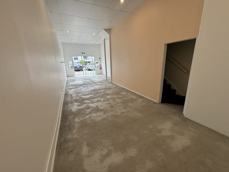 Click to view all images 2/53-55 Currumbin Creek Road Currumbin Waters QLD 4223 - Image 2