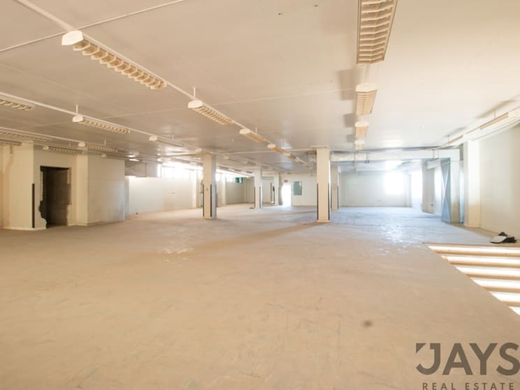Click to view all images Upstairs/20 Miles Street Mount Isa QLD 4825 - Image 1
