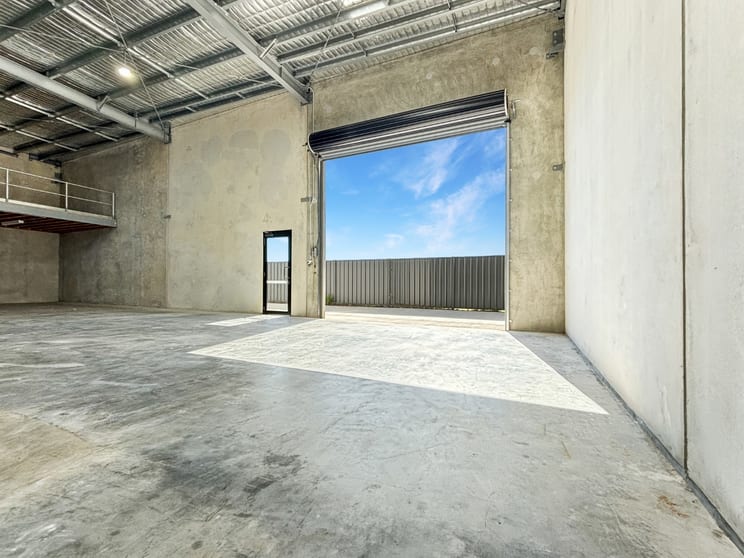 Click to view all images 5/60 Edison Crescent Baringa QLD 4551 - Image 3