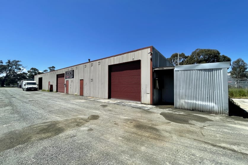Click to view all images 4/627 Main Street Bairnsdale VIC 3875 - Image 1