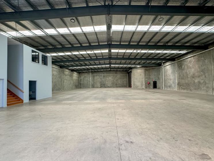 Click to view all images Unit 2/Unit 1, 112 Fairbairn Road Sunshine West VIC 3020 - Image 2