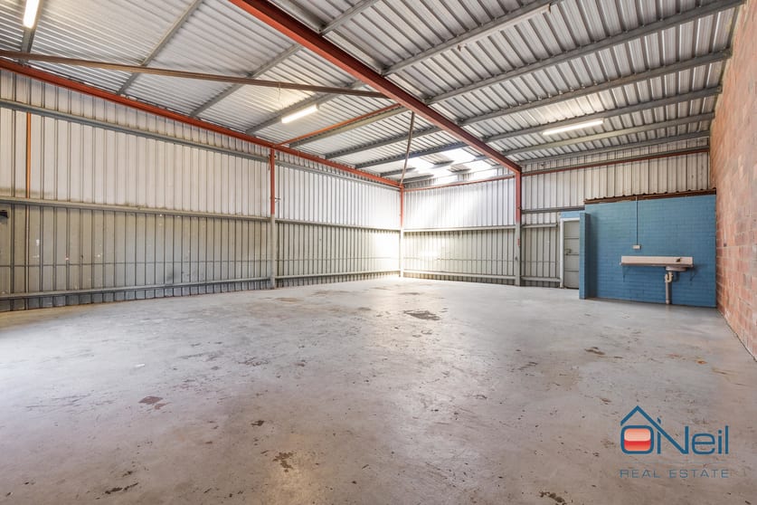 Click to view all images 2/7 Hendon Way Kelmscott WA 6111 - Image 3