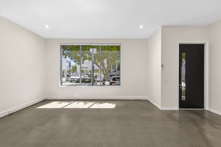Click to view all images 32 Watts Drive Varsity Lakes QLD 4227 - Image 2