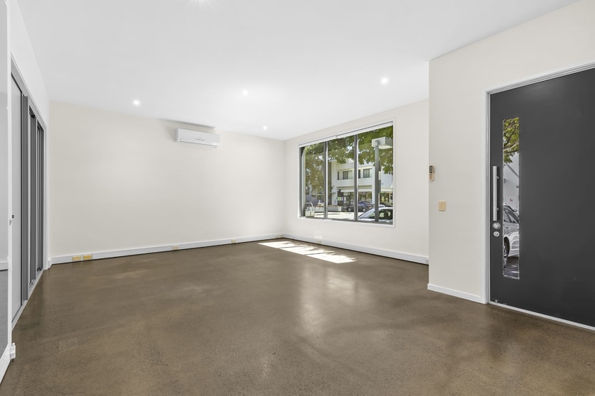 Click to view all images 32 Watts Drive Varsity Lakes QLD 4227 - Image 3