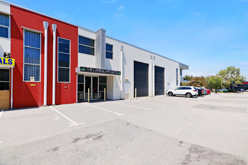 Click to view all images 4/41 Discovery Drive Bibra Lake WA 6163 - Image 2