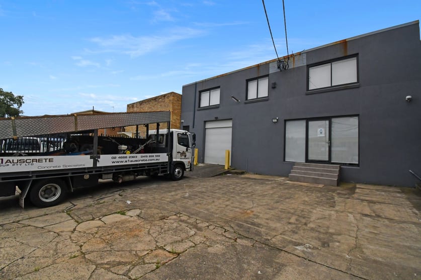 Click to view all images 10 Ilma Street Condell Park NSW 2200 - Image 1