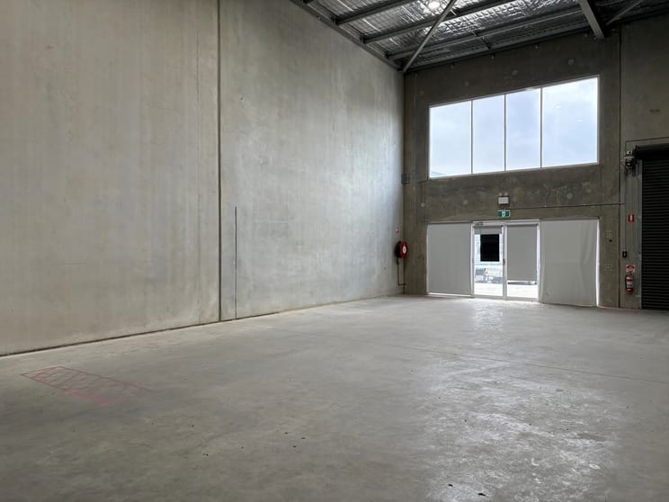 8/8 Beaconsfield Street Fyshwick ACT 2609 - Image 2