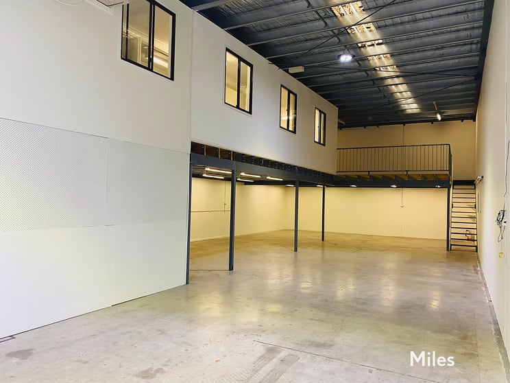 31 Longview Court Thomastown VIC 3074 - Image 2