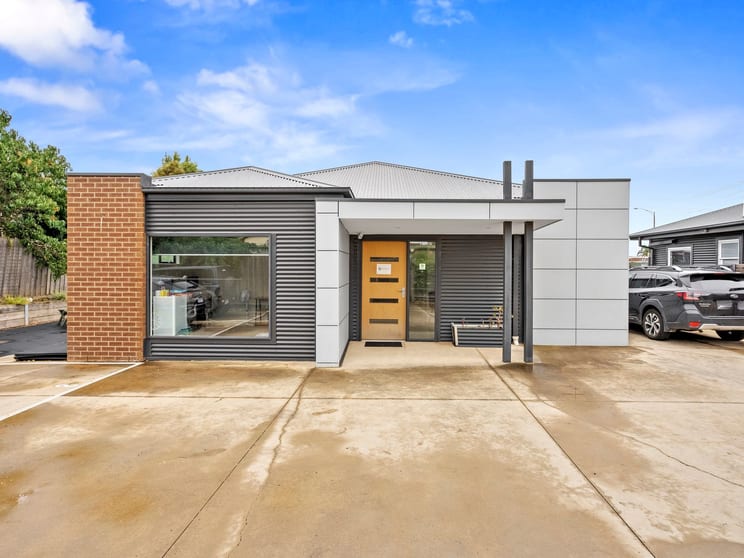 Click to view all images 238A Main Street Bacchus Marsh VIC 3340 - Image 2