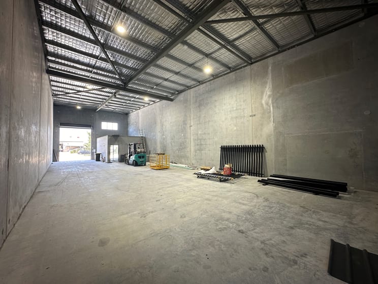 Click to view all images 2/31 Hamilton Street Dapto NSW 2530 - Image 2