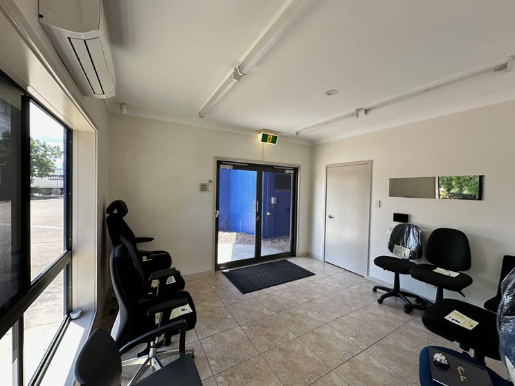 Click to view all images 14-16 Reward Crescent Bohle QLD 4818 - Image 3