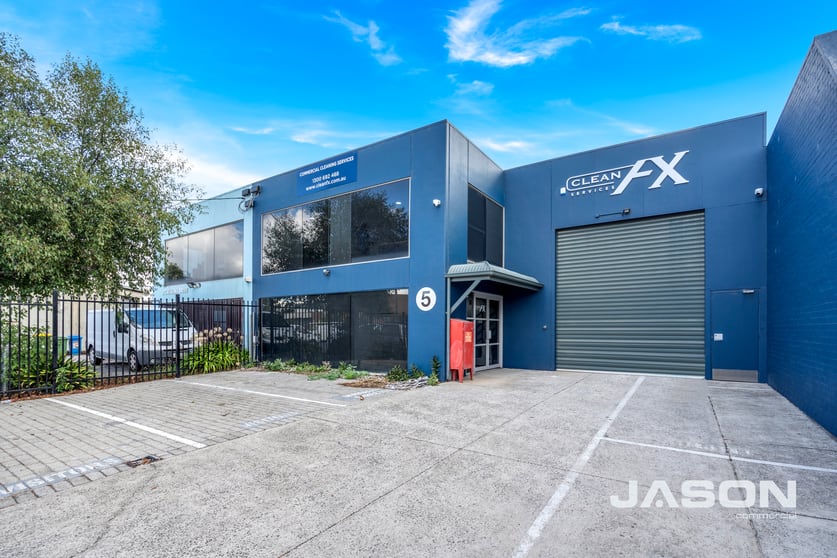 Click to view all images 5 Catalina Drive Tullamarine VIC 3043 - Image 2